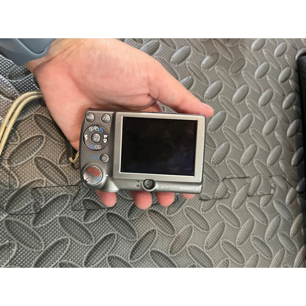 Canon PowerShot SD800 IS Digital ELPH Camera Silver 7.1MP Digicam Y2K